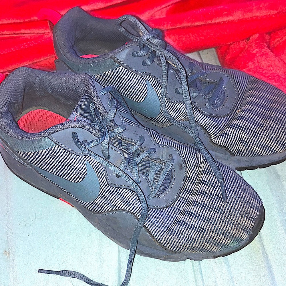Nikes size 8.5 gray and hot pink